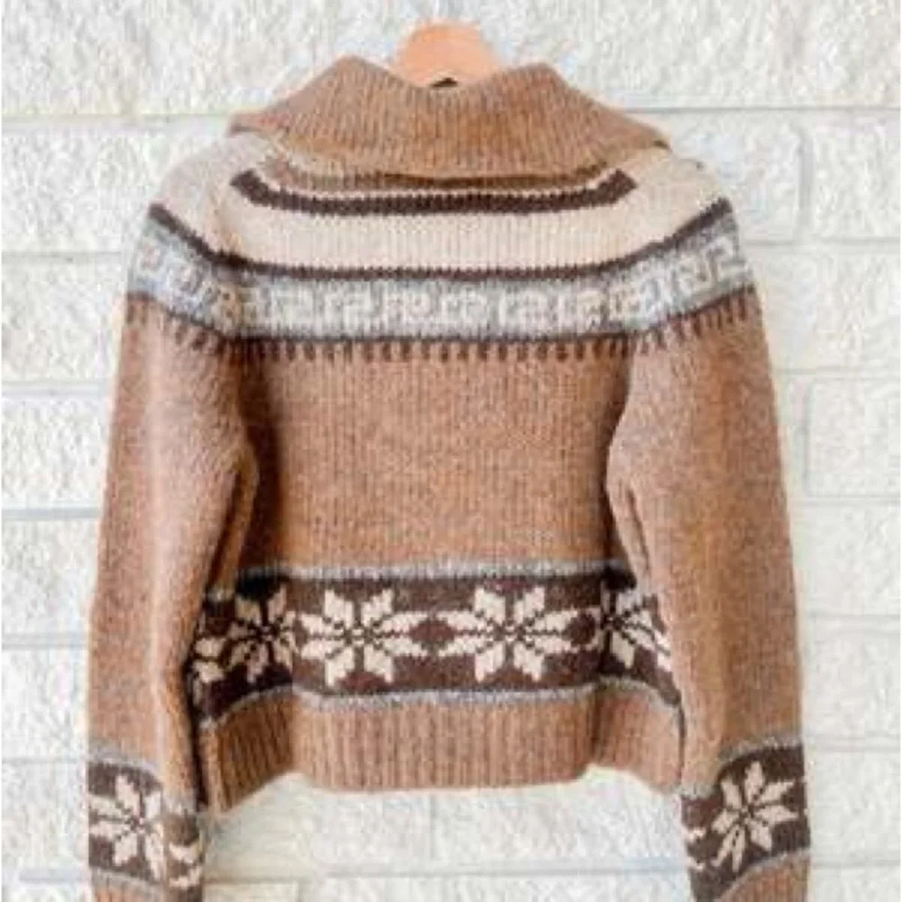 Nordic Scholar Cardigan - Picture 2 of 3